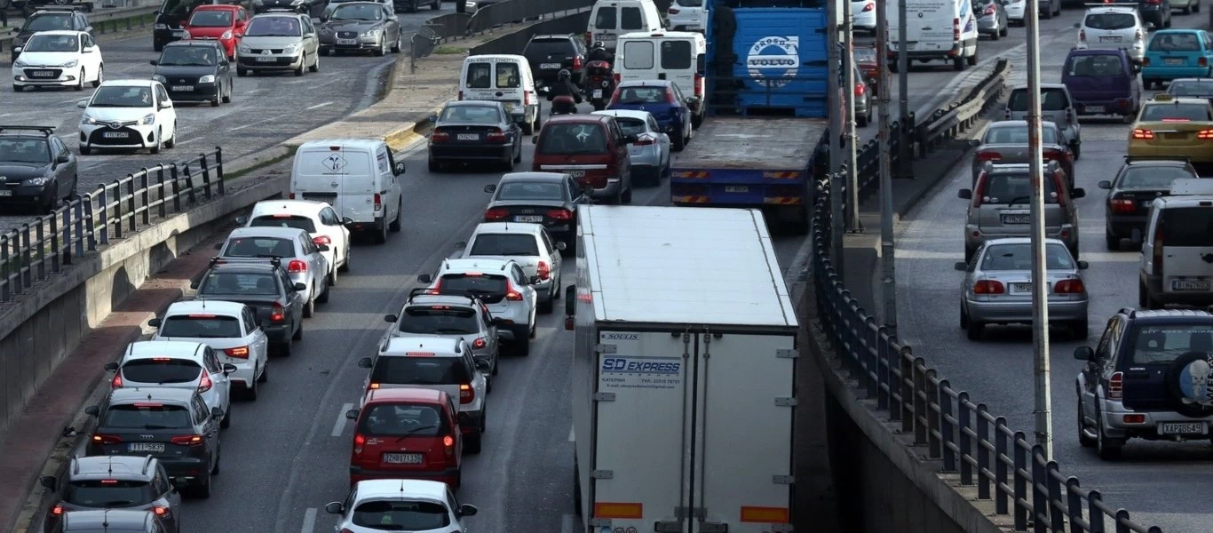 Αυξημένη η κίνηση στους περισσότερους δρόμους της Αθήνας - Που θα συναντήσετε μποτιλιάρισμα (φώτο)